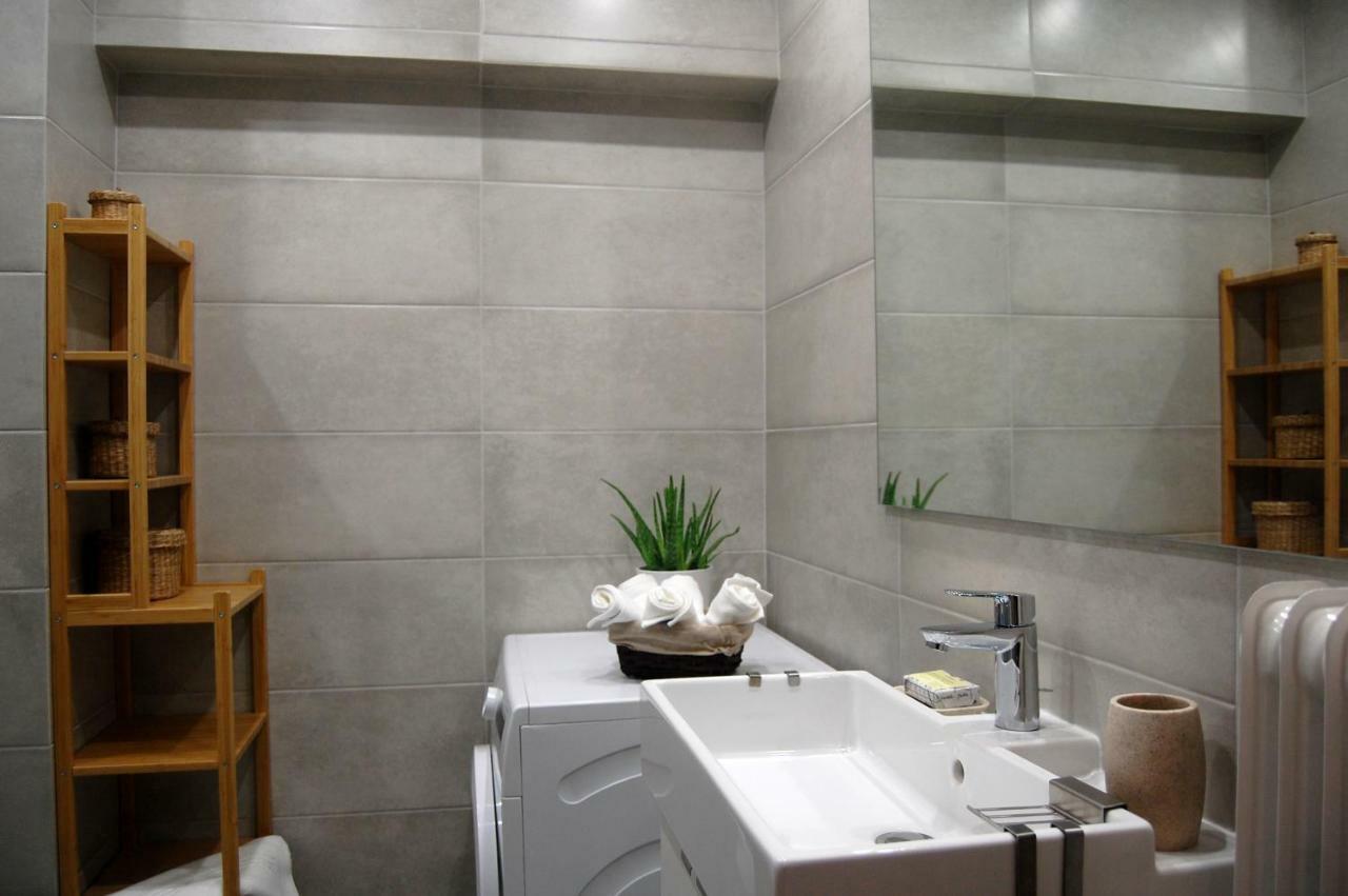 Central & Comfortable, 70M² Apt In Neos Kosmos Афіни Екстер'єр фото